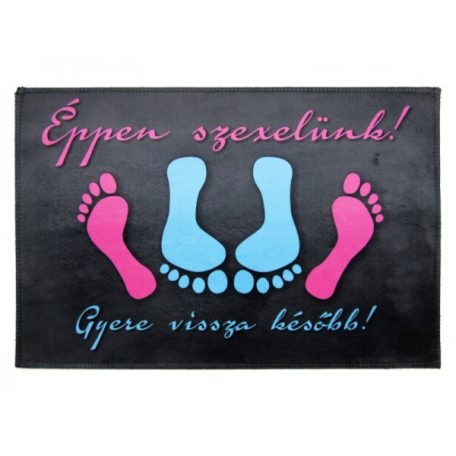 Vicces Felíratú Lábtörlő Éppen Szexelünk!,  